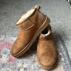Size 9 Womens Ugg’s ultra mini- good used